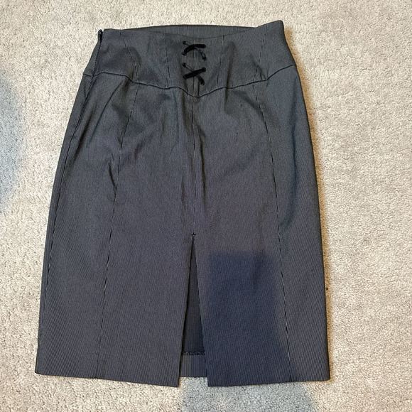 Express Design Studio Women's Black Straight Pencil Knee Length Skirt Size 8 - Picture 3 of 5